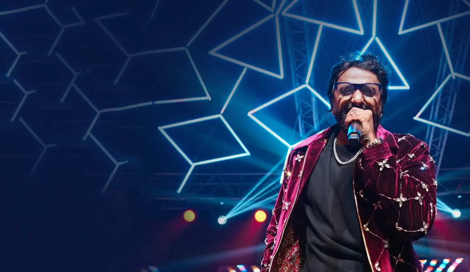 Manish Joshi performing live